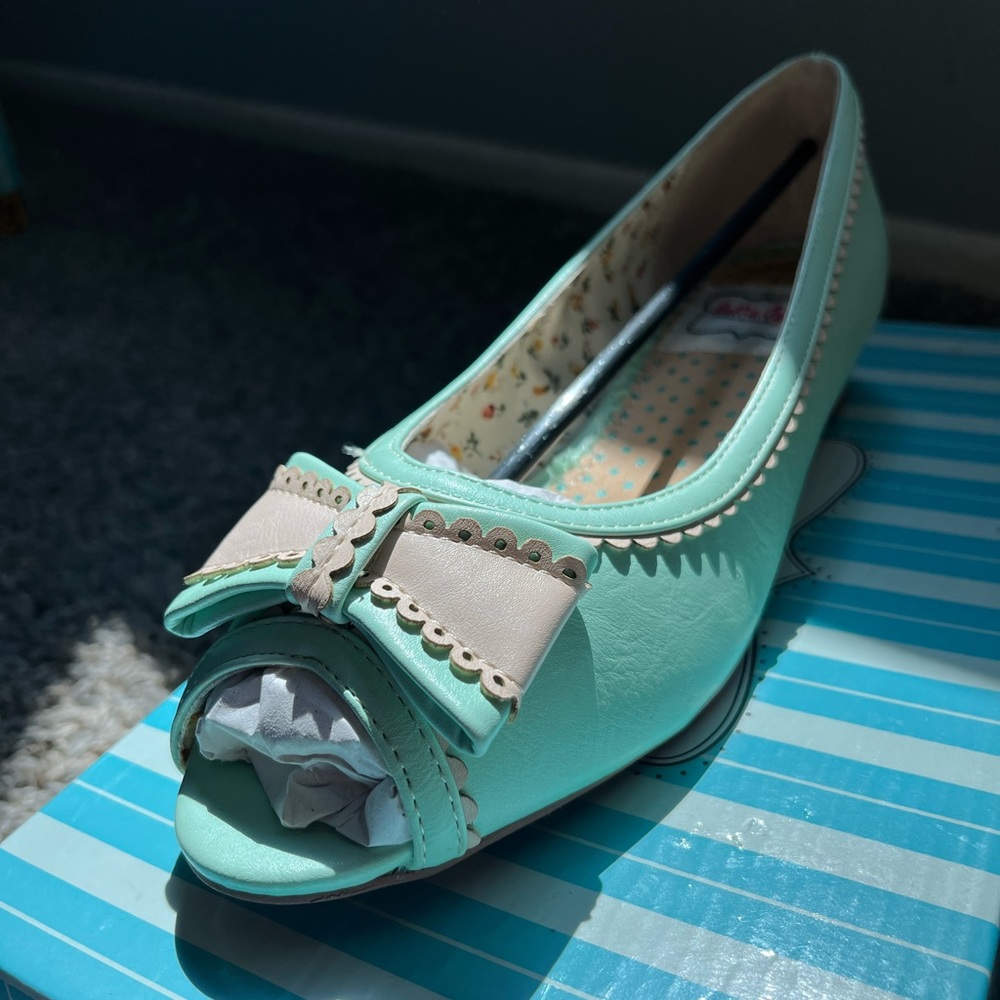 Bettie Page ‘Elsa’ flat